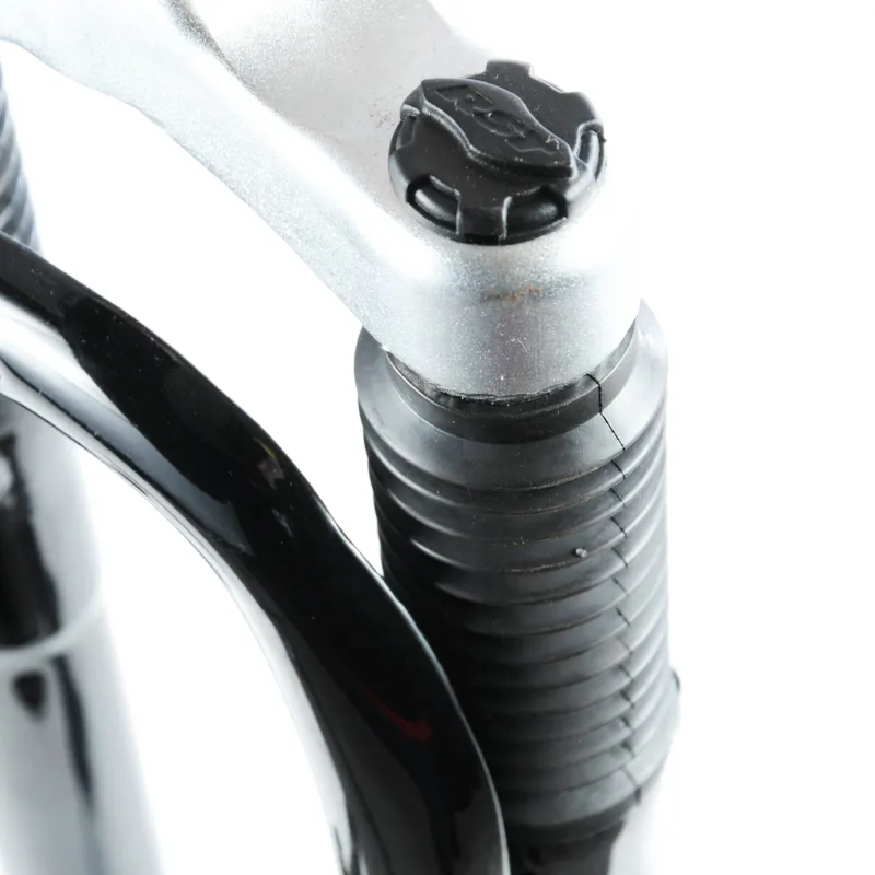 RST 181 24 Inch Suspension Fork 1 1/8 Threaded-4