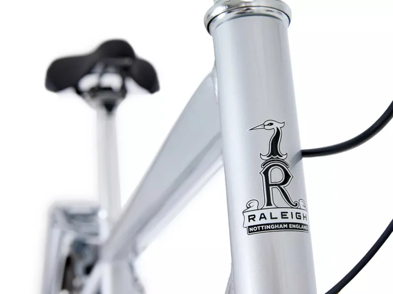 Raleigh Pioneer Trail  27.5 Commuter Hybrid  Bike Silver/White Crossbar-2